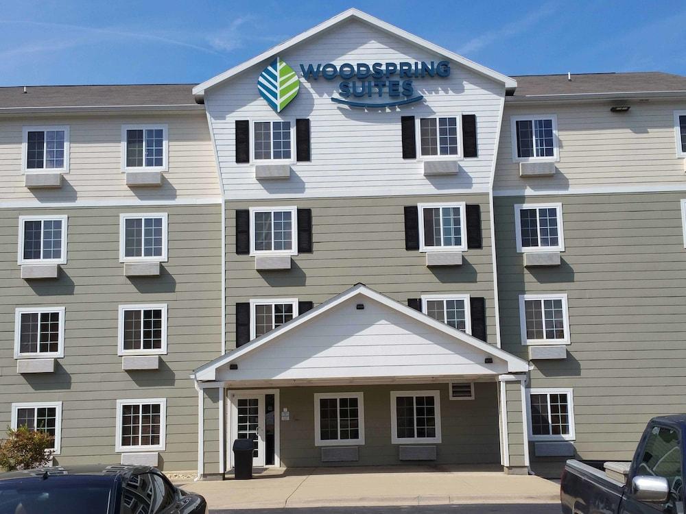 Suburban Studios Watford City المظهر الخارجي الصورة