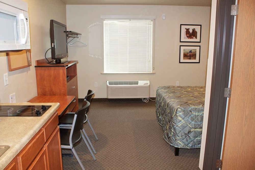 Suburban Studios Watford City الغرفة الصورة
